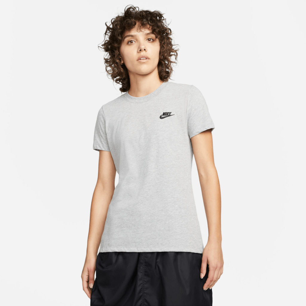 POLERA NIKE NSW CLUB TEE MUJER